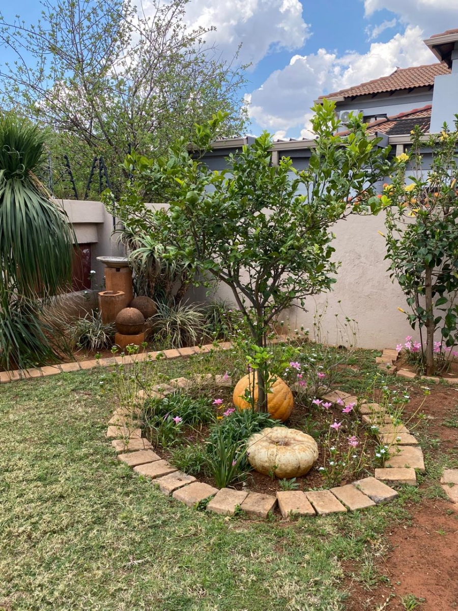 5 Bedroom Property for Sale in Birdwood Estate North West